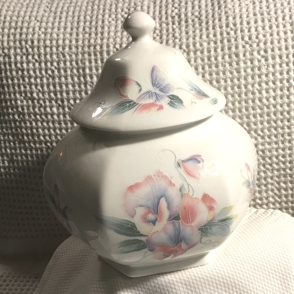 Aynsley LITTLE SWEETHEART Candy Jar & Lid 6 1/4" Tall - Picture 2 of 10